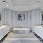 Luxurious Overlooking Monaco فيلة