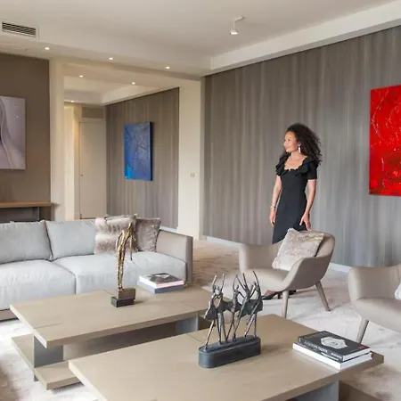 Luxurious Overlooking Monaco ロクブリュヌ＝カップ＝マルタン