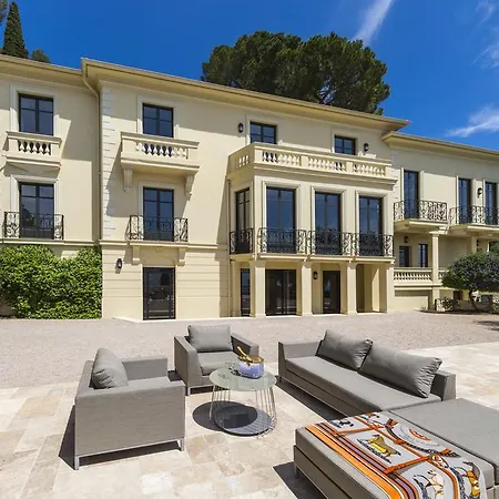 Luxurious Overlooking Monaco Villa *