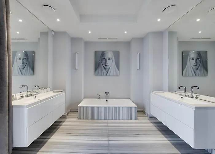 Luxurious Overlooking Monaco Villa