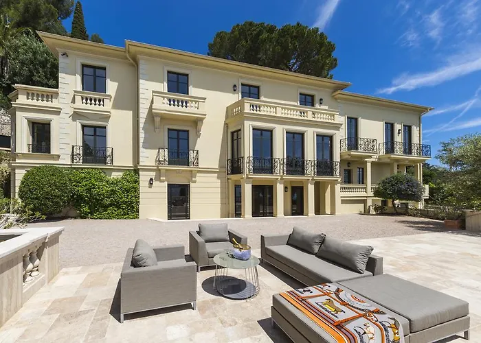 Luxurious Overlooking Monaco Villa *